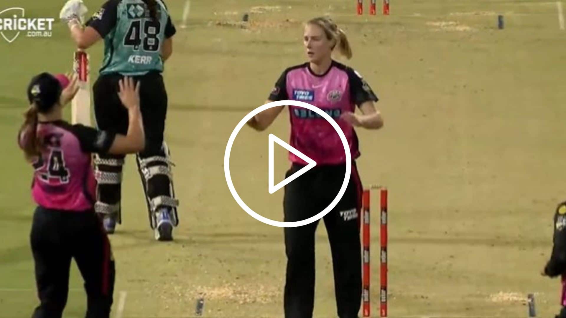 [WATCH] Ellyse Perry's Sharp Catch Grabs Limelight In WBBL 2023